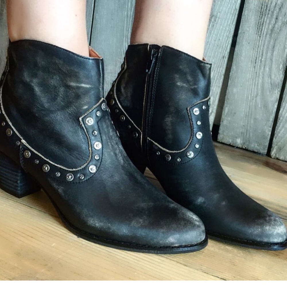 Corso Como Black Distressed‎ Leather Studded Biker Ankle Boots Booties Size 8